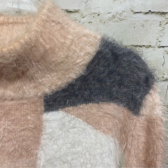 Vince Camuto Glacier Dream Geo Print Fuzzy Eyelash Mockneck Sweater - Picture 3 of 6